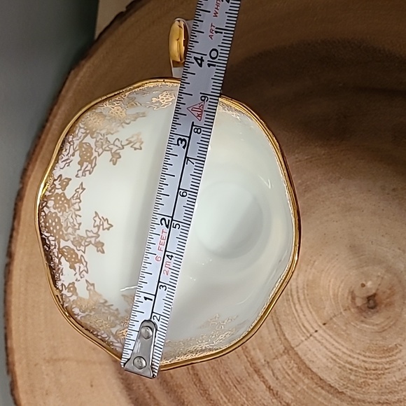 Vintage Royal Albert - gold vines teacup & saucer - amazing condition - Picture 10 of 11